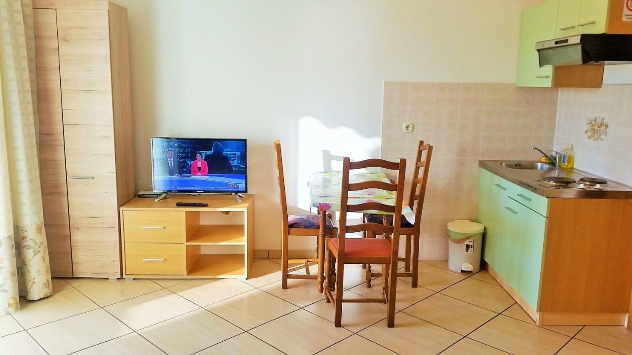 Obala Apartment & Studios Malinska Kültér fotó