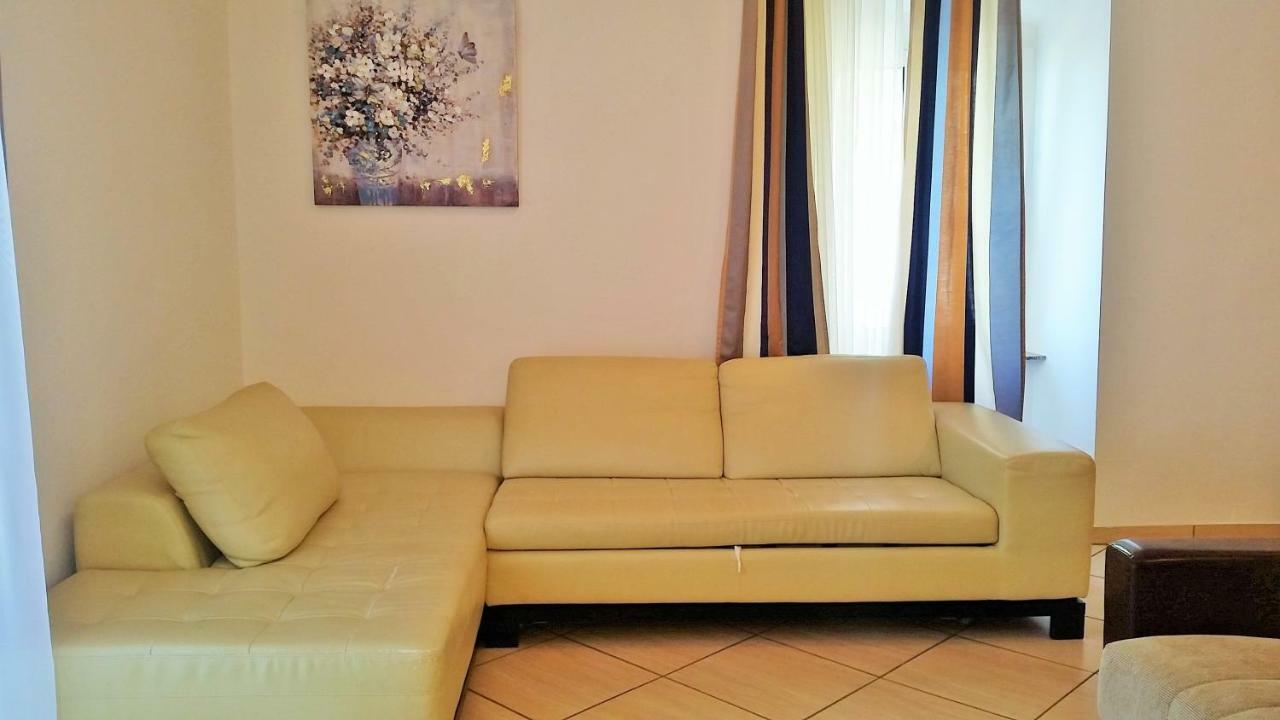 Obala Apartment & Studios Malinska Kültér fotó