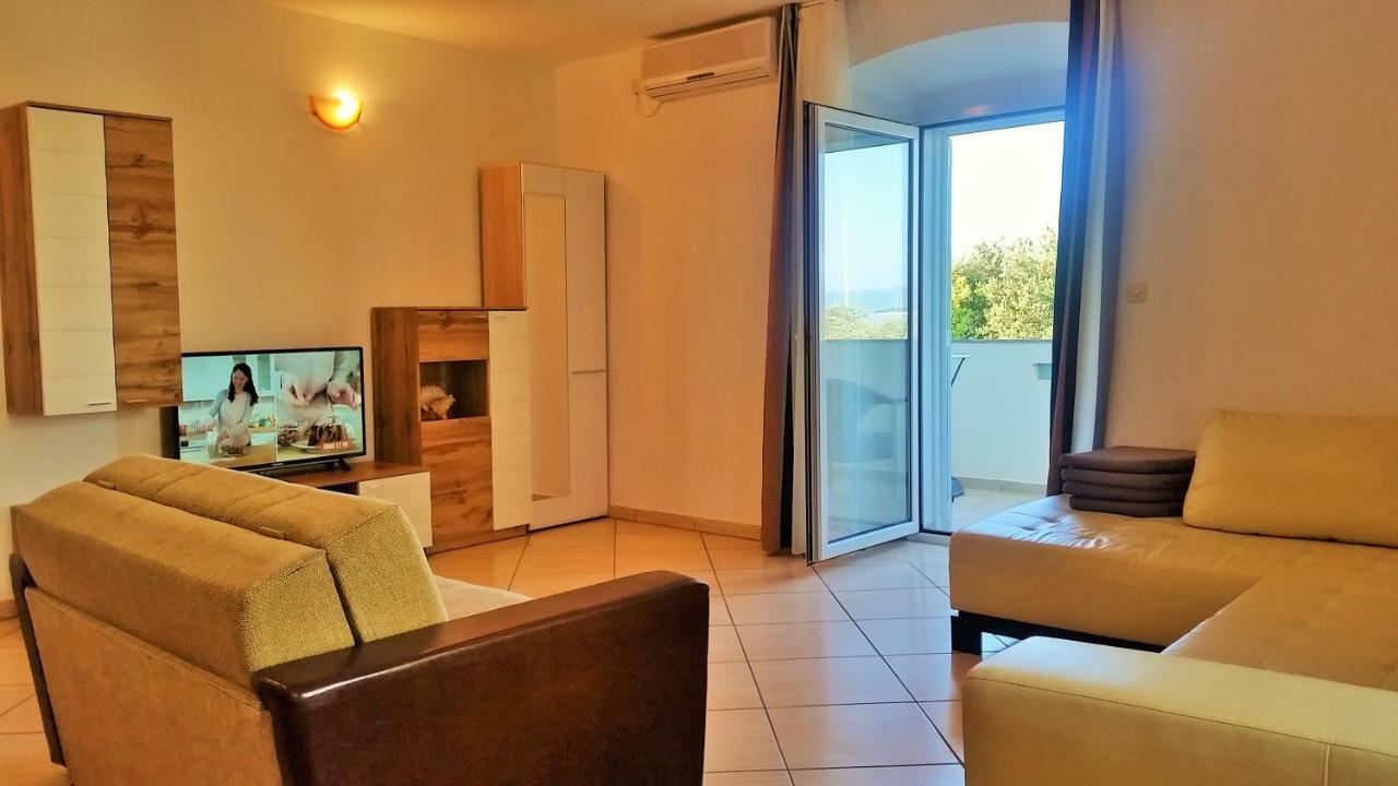 Obala Apartment & Studios Malinska Kültér fotó