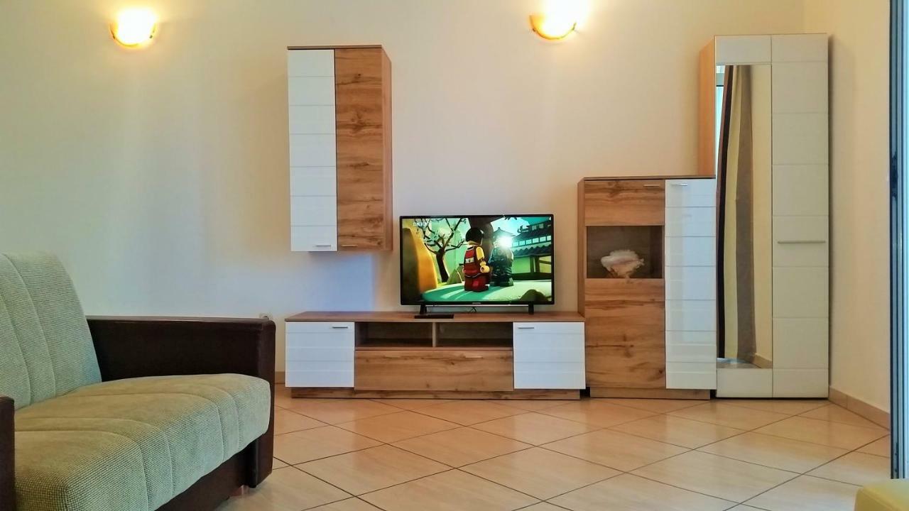 Obala Apartment & Studios Malinska Kültér fotó